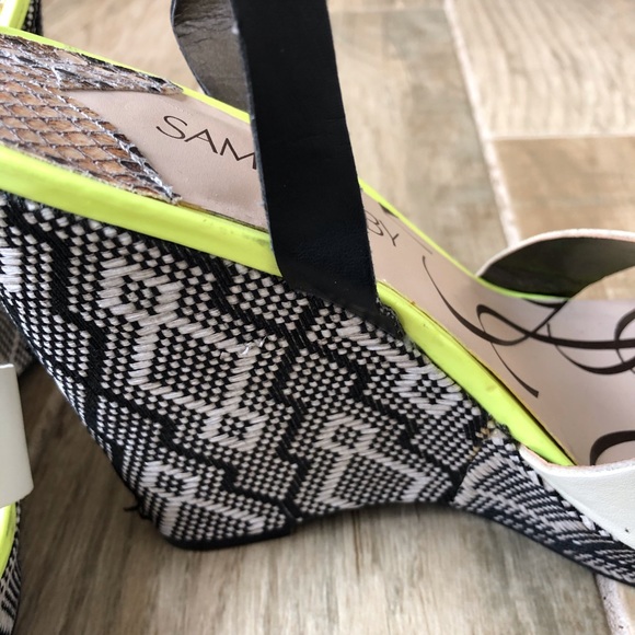 Sam & Libby Detailed Wedge Sandals - Picture 3 of 7